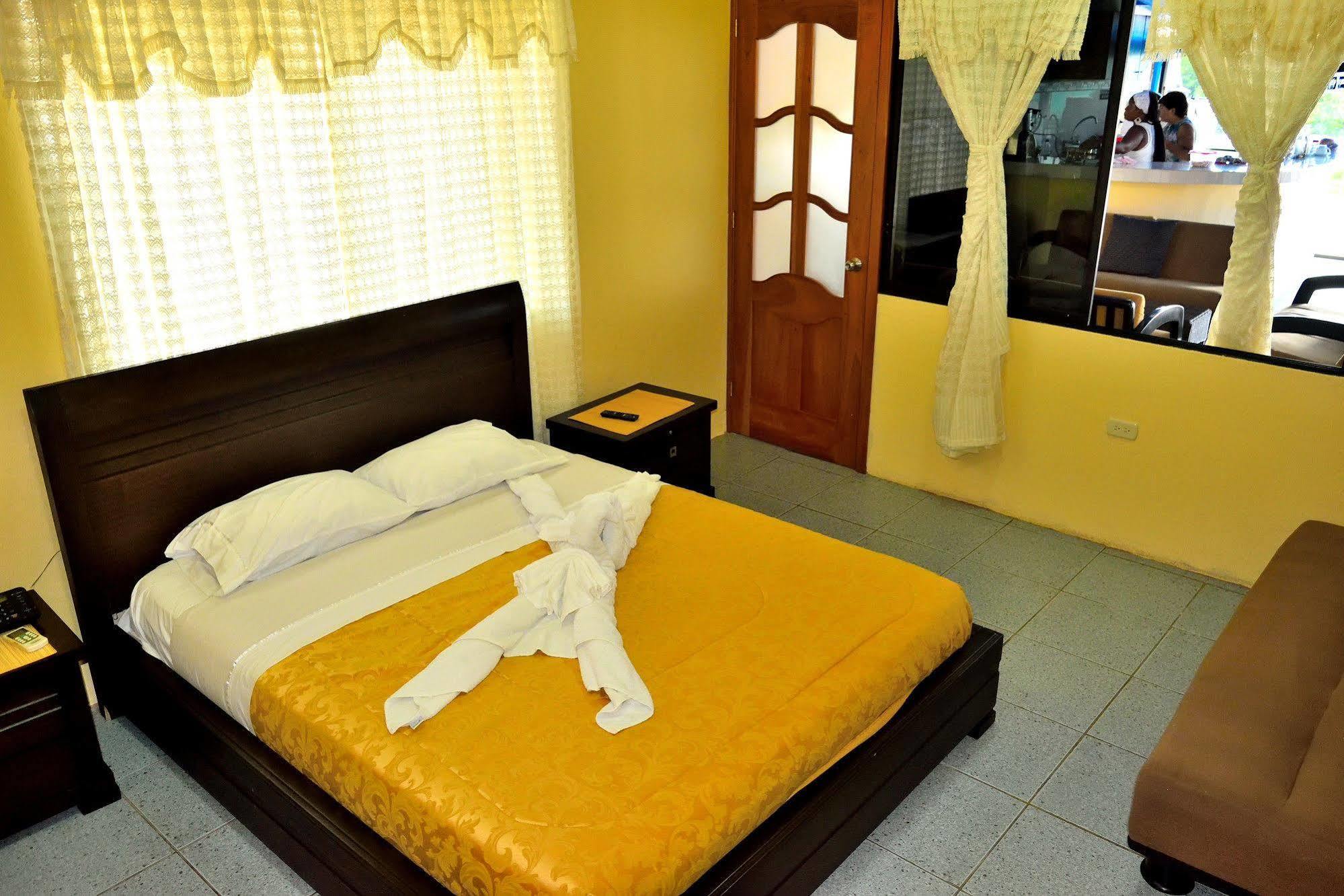Hostal Cormorant Flightless Puerto Ayora (Galapagos Islands) Zewnętrze zdjęcie