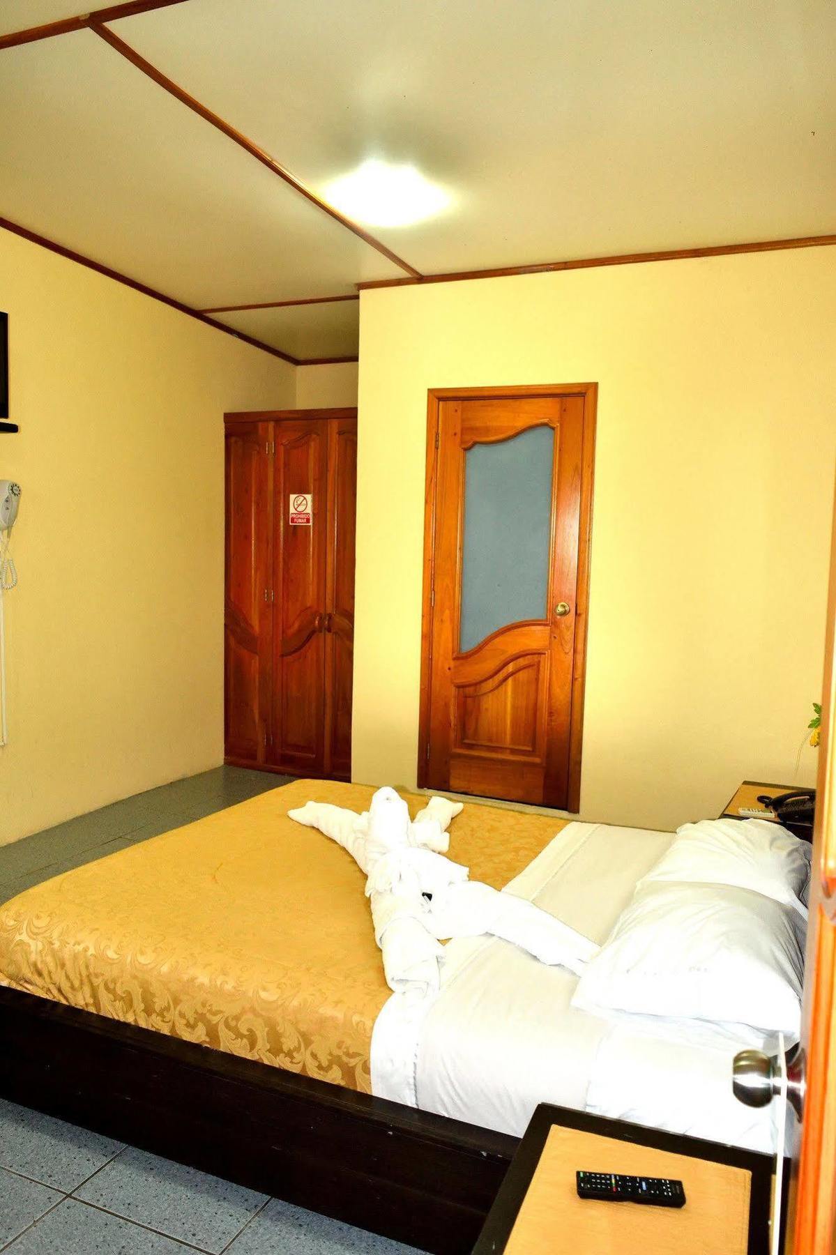 Hostal Cormorant Flightless Puerto Ayora (Galapagos Islands) Zewnętrze zdjęcie